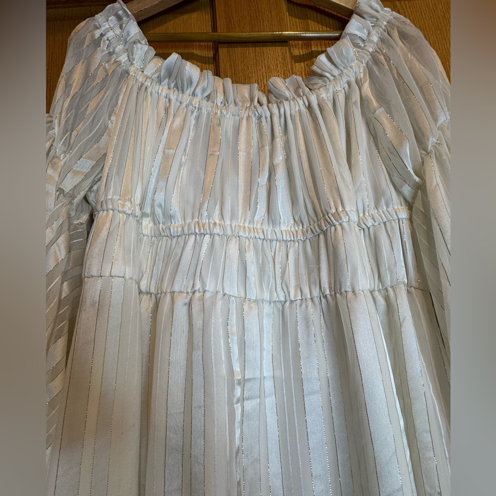 VENUS Elegant Off-Shoulder White Maxi Dress - Picture 14 of 16